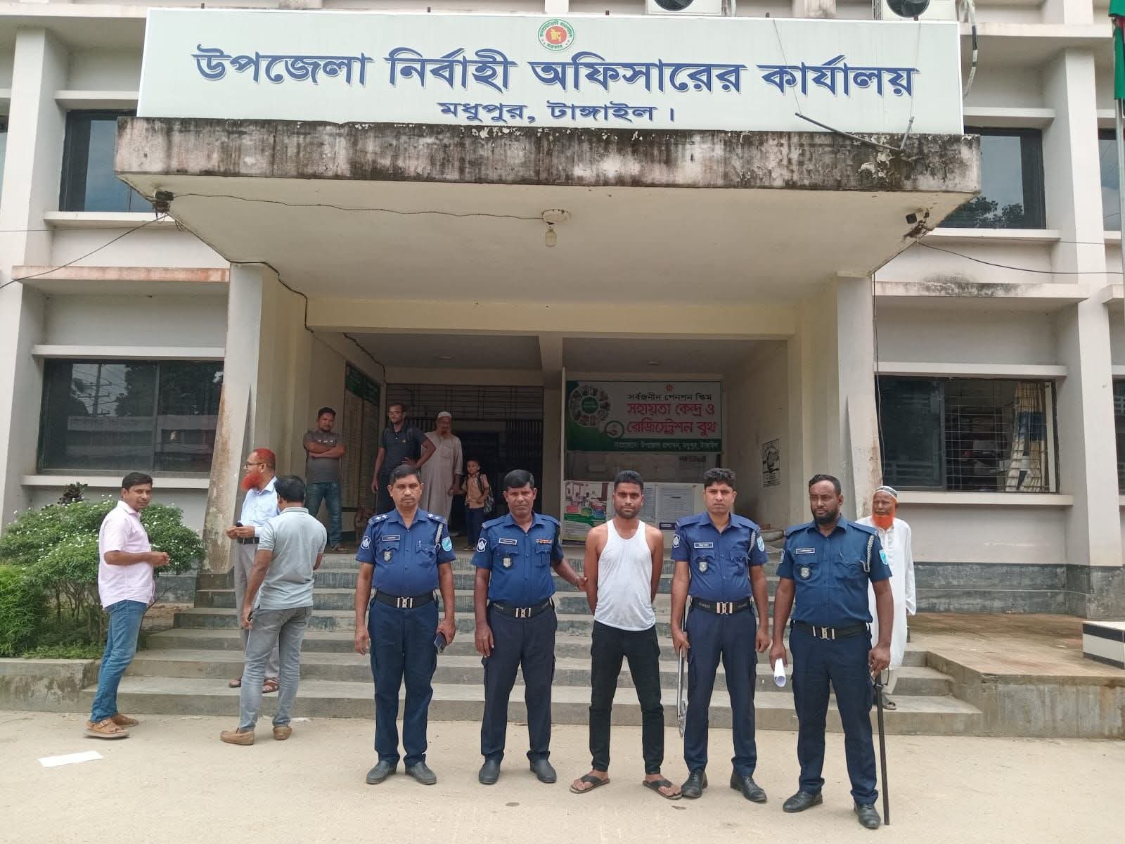 মধুপুরে ইয়াবাসেবীকে ৬ মাসের  কারাদণ্ডাদেশ দিয়েছেন মোবাইল কোর্ট 